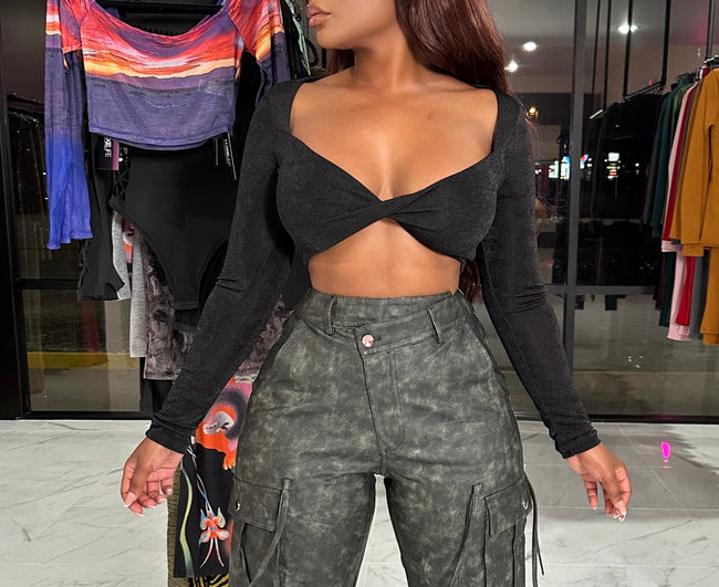 Black twist crop